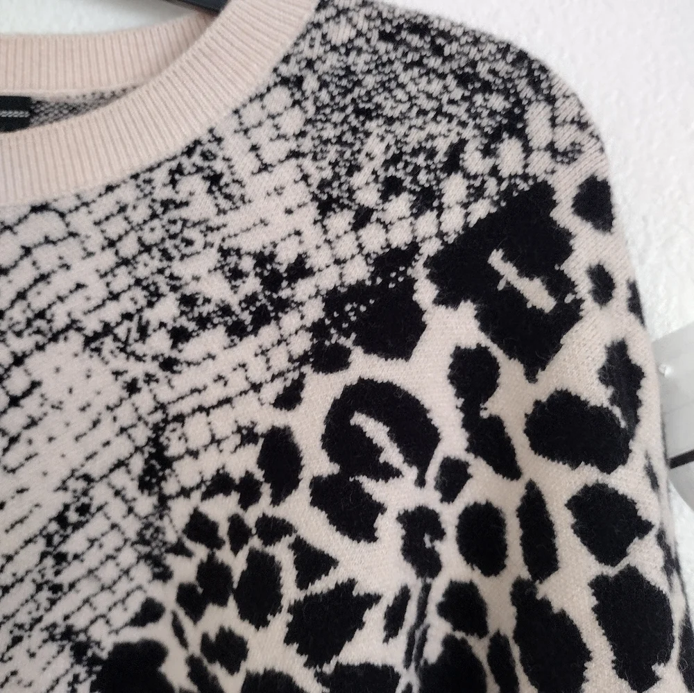 Guess Tamelia Black Cream Animal Print Cropped Sweater Size Large - Picture 9 of 15
